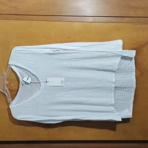 ✨🆕 Dylan women's size small white long sleeve v-tee